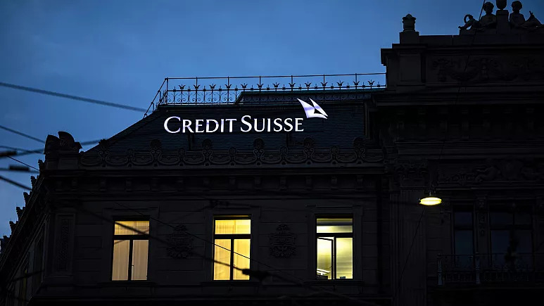 İsviçreli bankacılık devi UBS, çöküşün eşiğindeki Credit Suisse'i satın aldı 